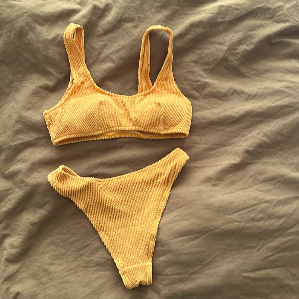 H&M orange textured bikini set sz 4 padded